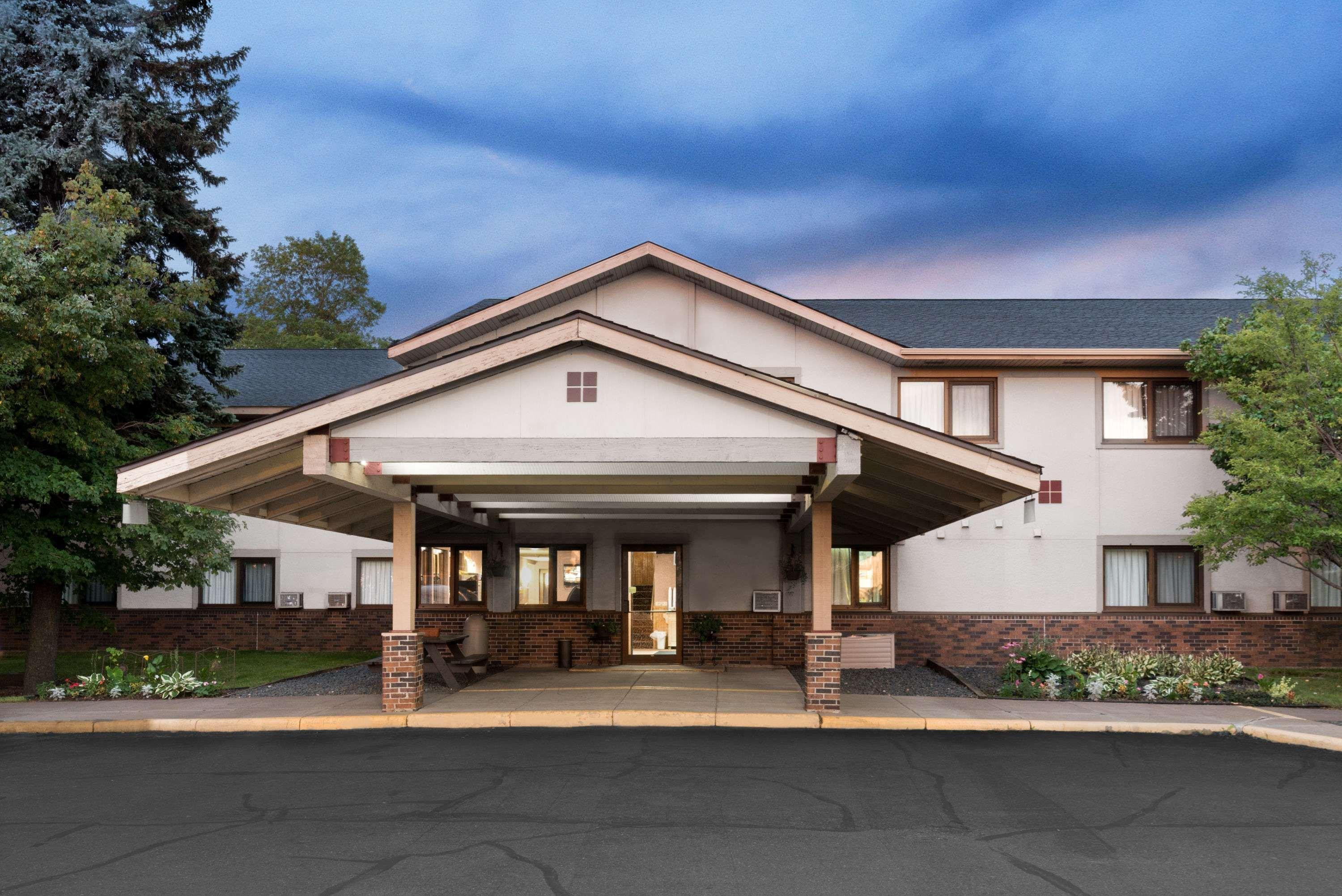 Super 8 By Wyndham Duluth Hotel Eksteriør billede