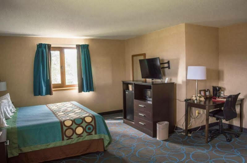 Super 8 By Wyndham Duluth Hotel Eksteriør billede